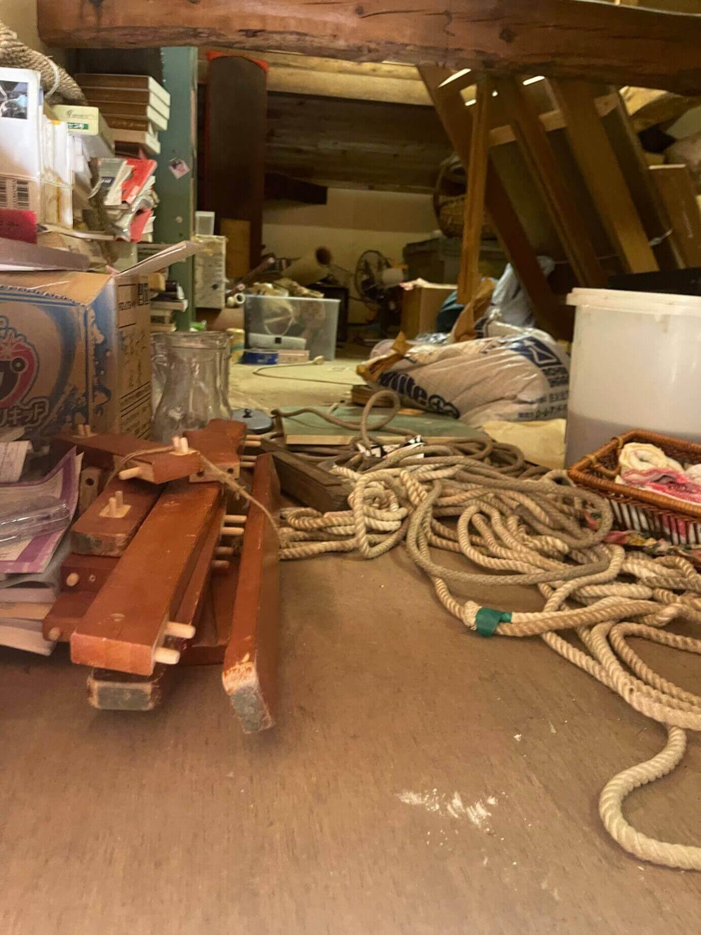 納屋の不用品回収と掃除