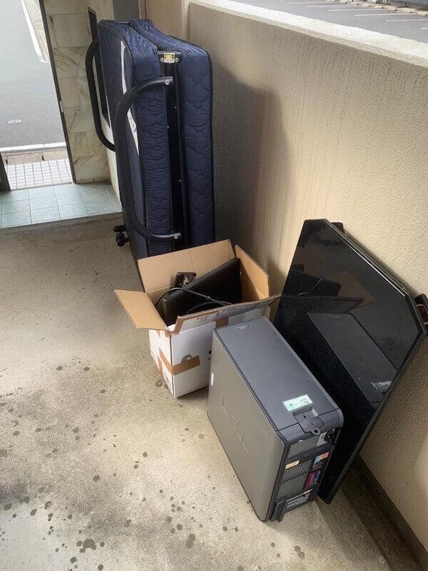 パソコンとベッドなどを不用品回収