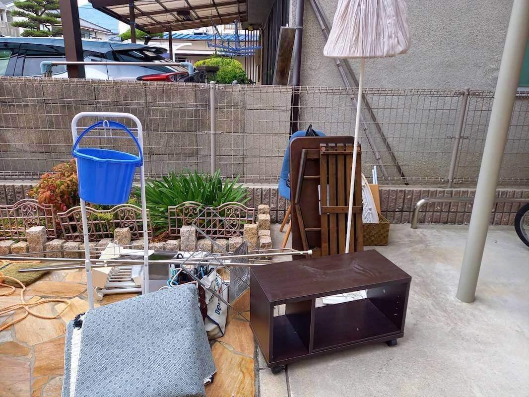 物干し竿、テレビ台、照明ランプの不用品回収