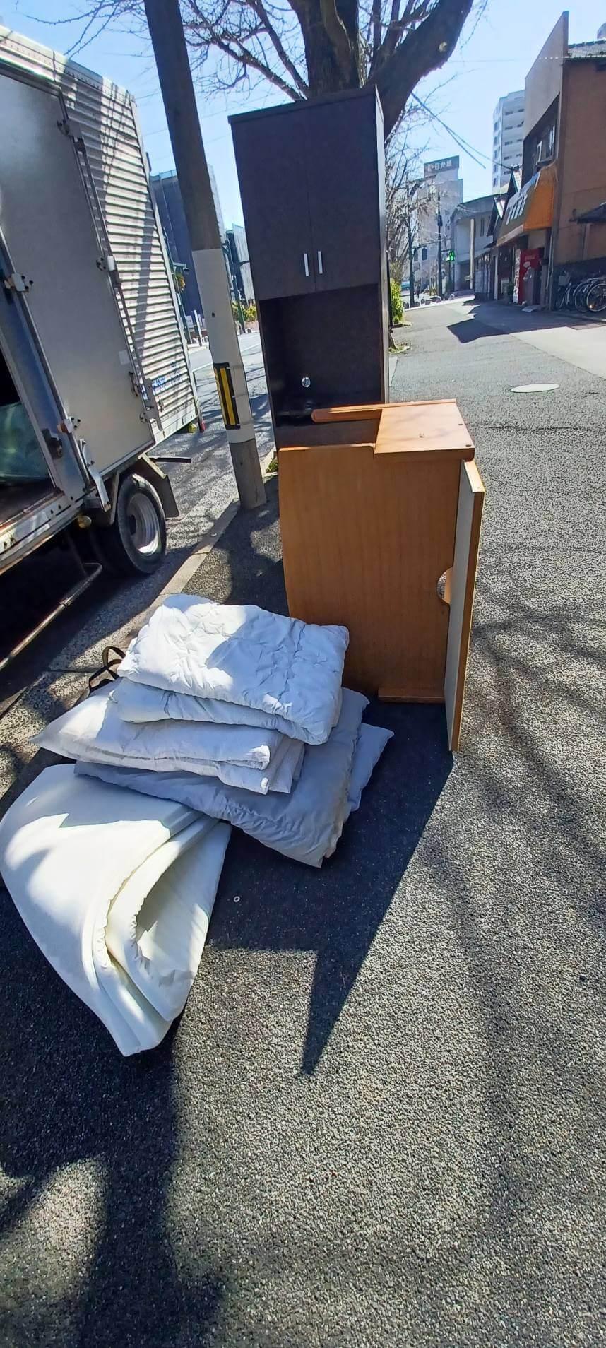 エレベーターなし3階より布団、タンスの引き取り