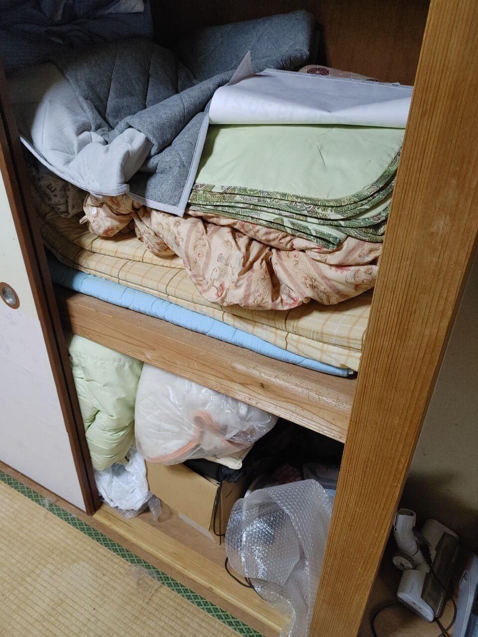 生前整理に伴い押し入れの中の布団を大量処分