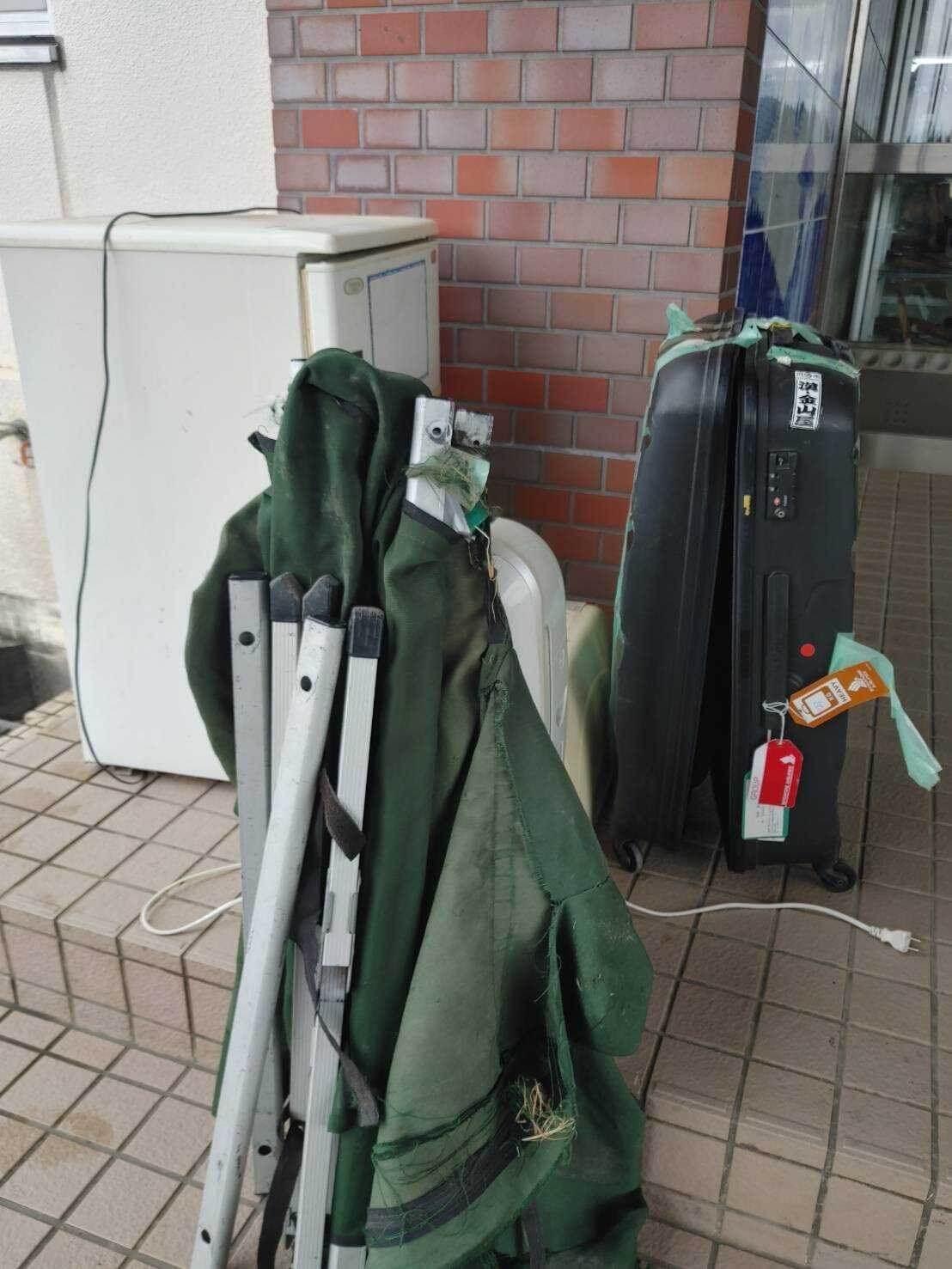 引っ越しに伴い冷蔵庫、スーツケース、キャンプ用品の処分