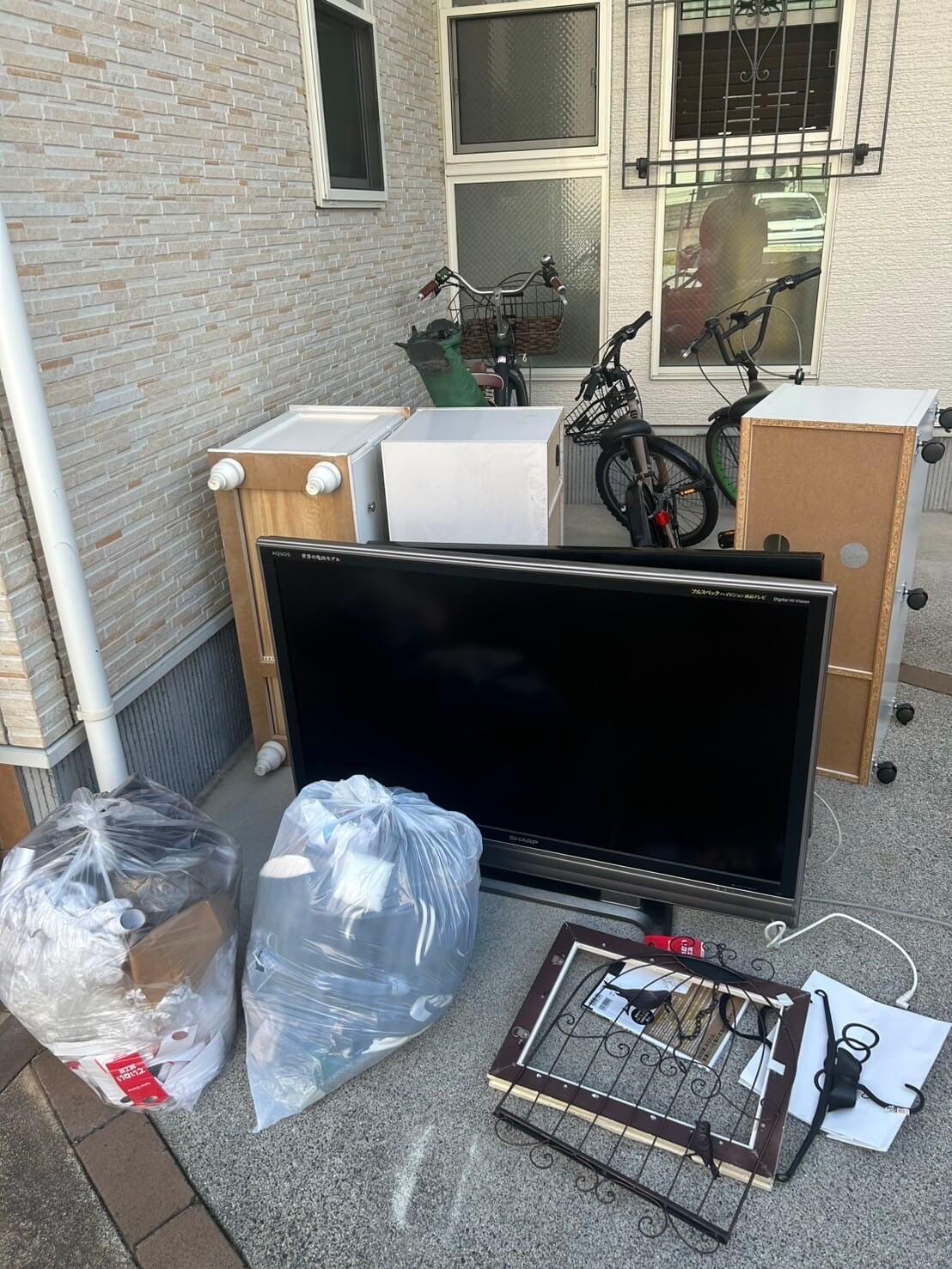 液晶テレビ、台、カラーボックスなど粗大ゴミ回収