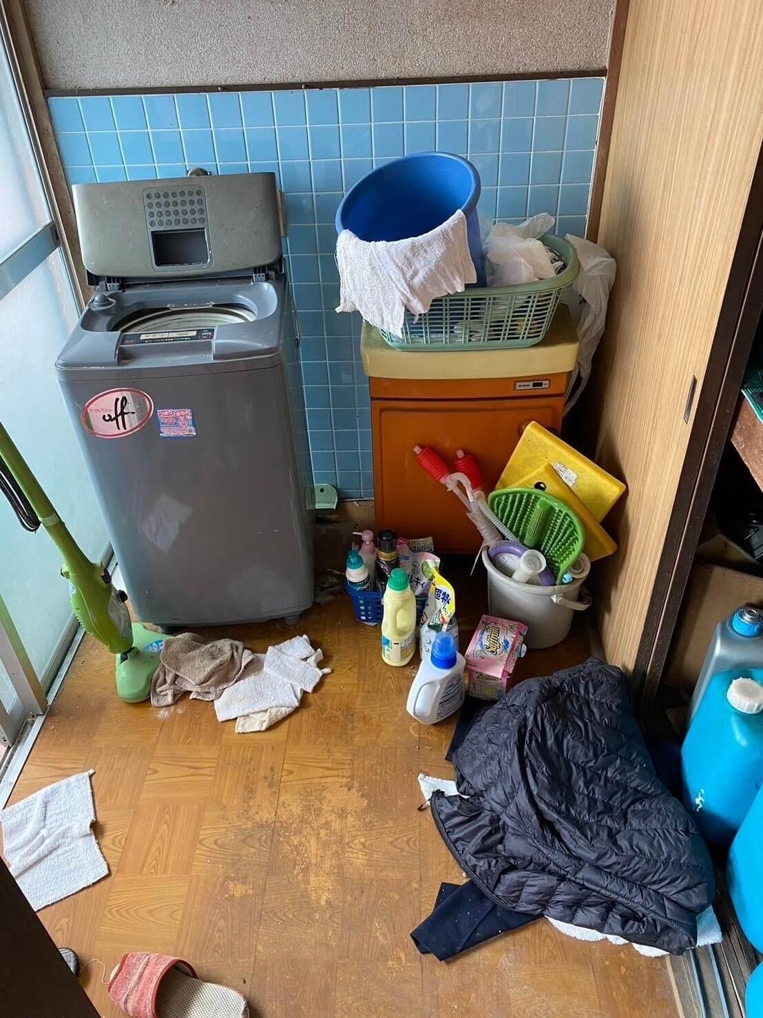 お風呂場の洗濯機、ゴミを捨てれないか…ご相談