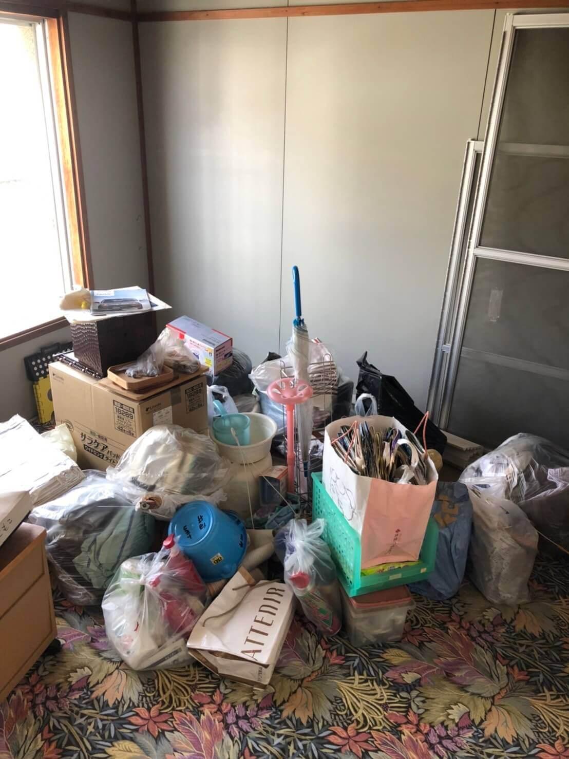押し入れから引っぱり出した不用品回収
