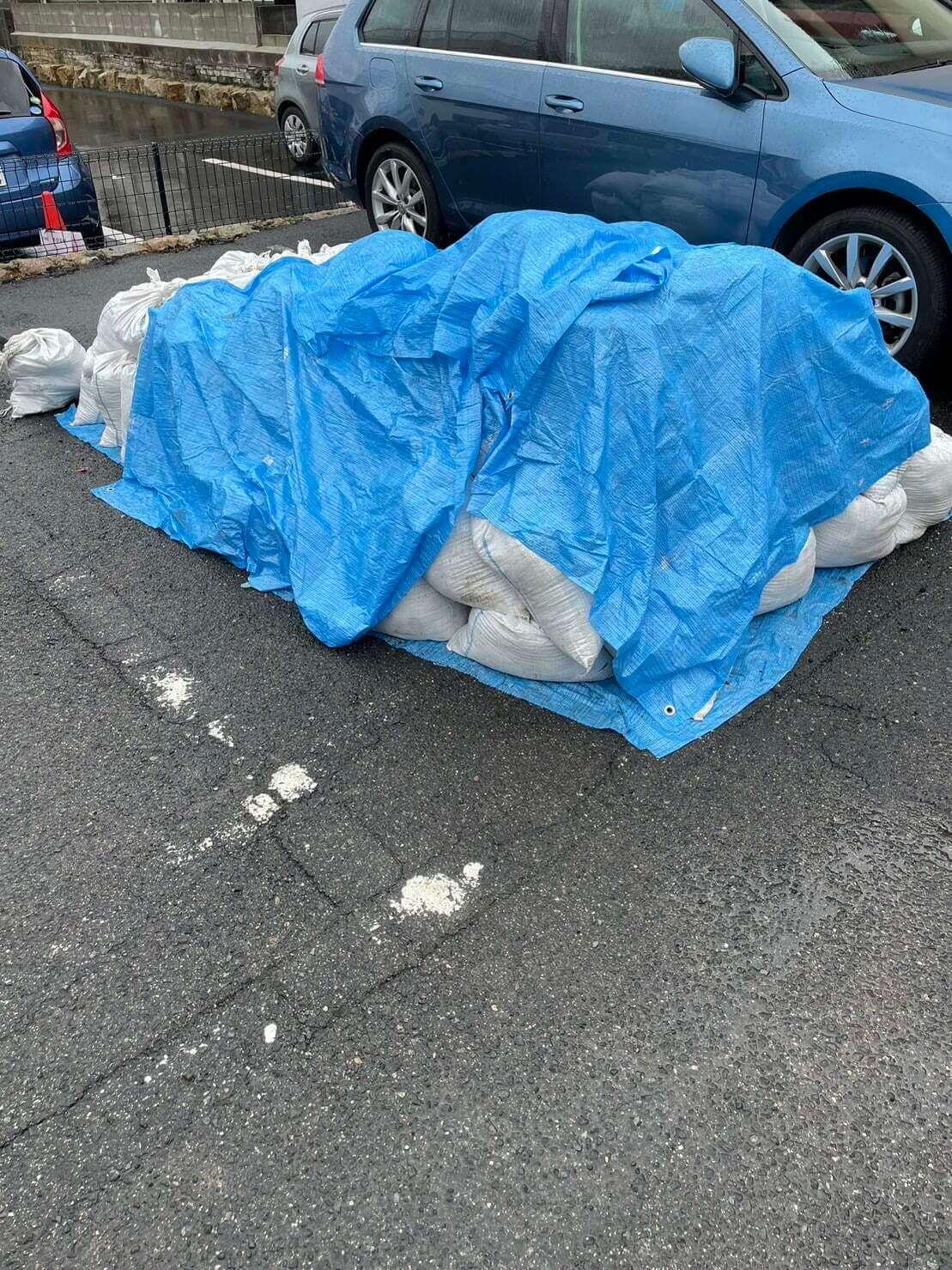 引っ越しの際に大量の土嚢を回収