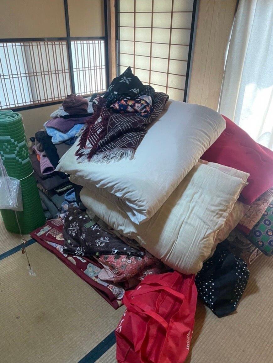 空き家を片付ける際に大量の不要になった布団処分