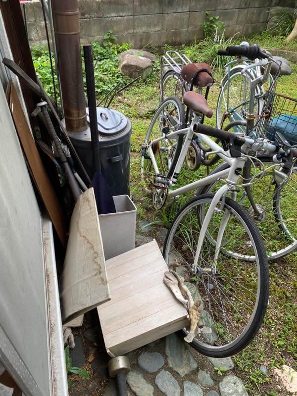 自転車と焼却炉などの不用品回収