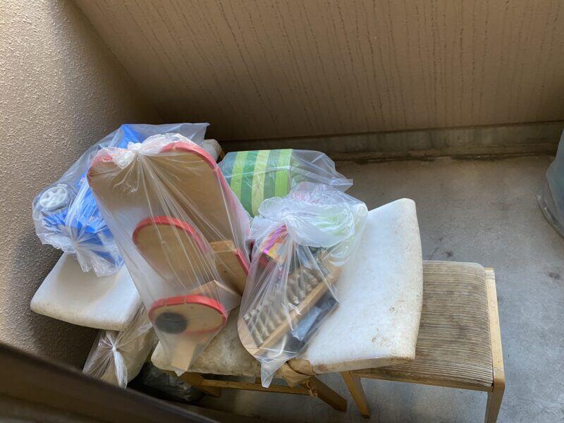 少量のベランダの不用品とリビングの冷蔵庫など回収