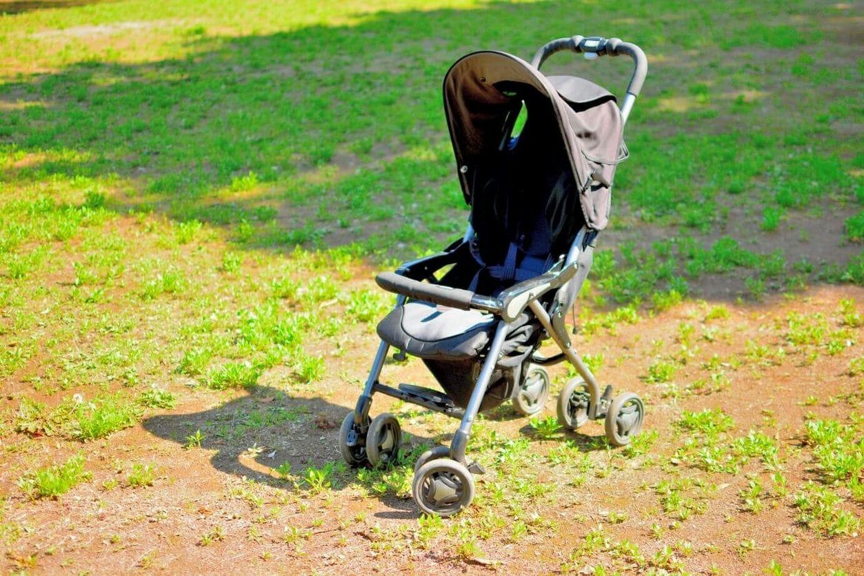 ベビーカー卒業のタイミングはいつ？処分する4つの方法と処分費用の相場を解説