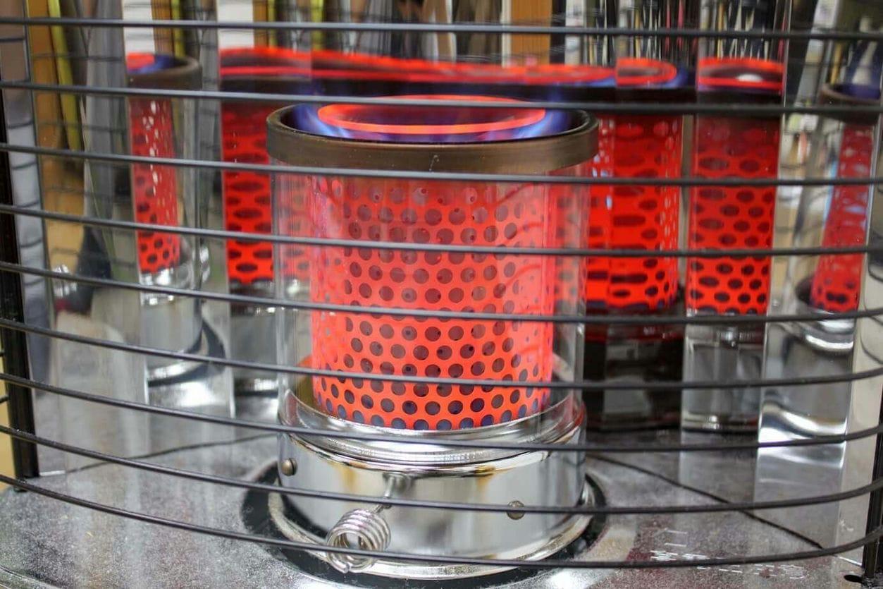 電気・石油ストーブと残った灯油の処分方法は？正しく確実に処分する4つの方法と処分費用