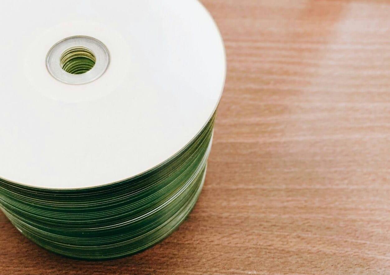CDやDVDを処分する方法を不用品回収業者が紹介します