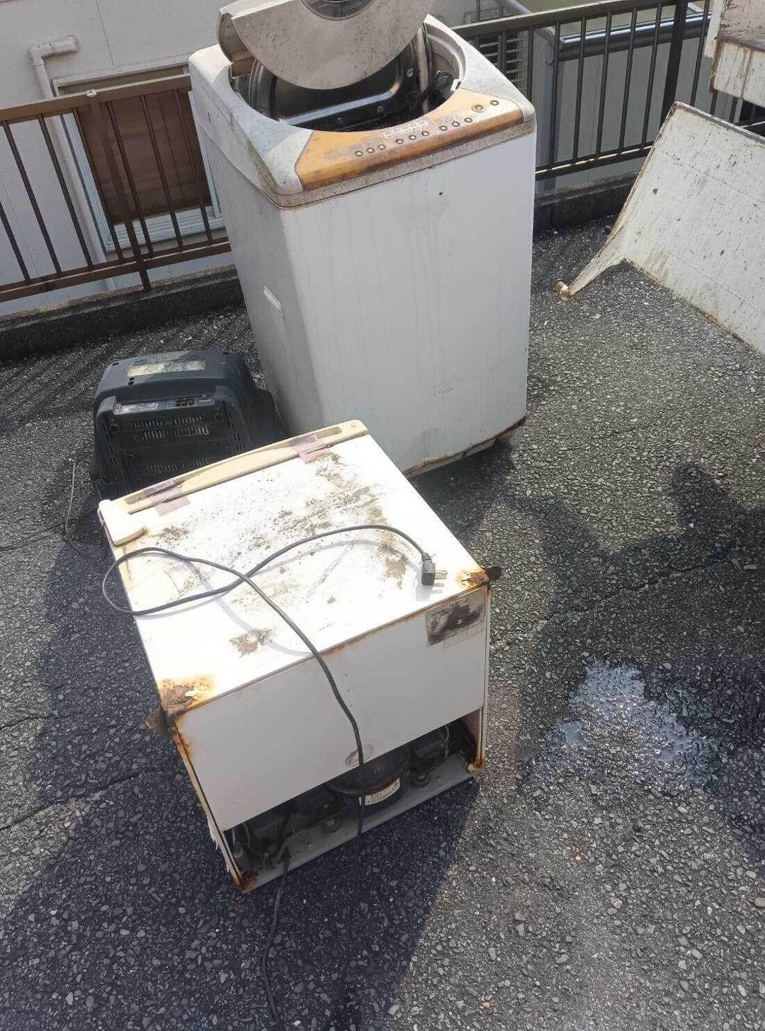 空き家に眠る泥だらけのテレビ、冷蔵庫、洗濯機回収