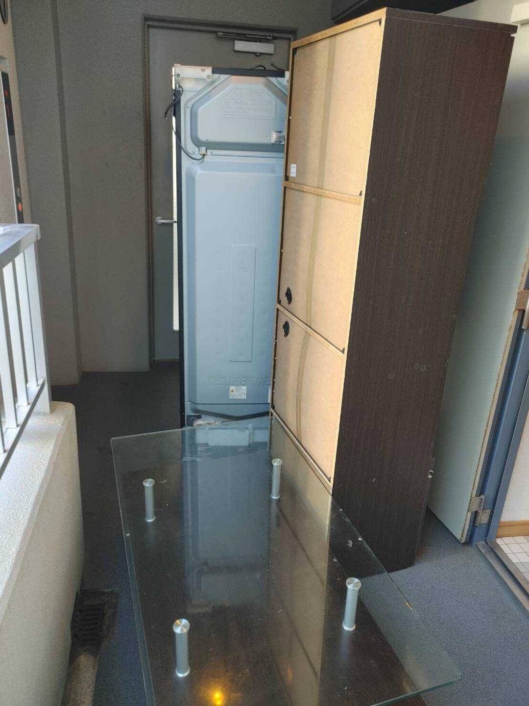 本棚、ガラステーブル、大型冷蔵庫の処分