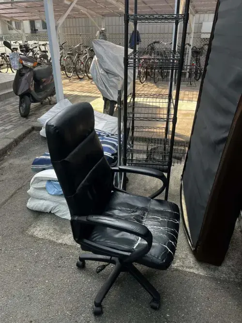 オフィスチェアと寝具一式の即日回収!模様替えに伴う不用品処分