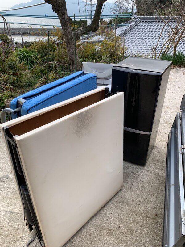 高台の住宅から運び出し困難な不用品回収
