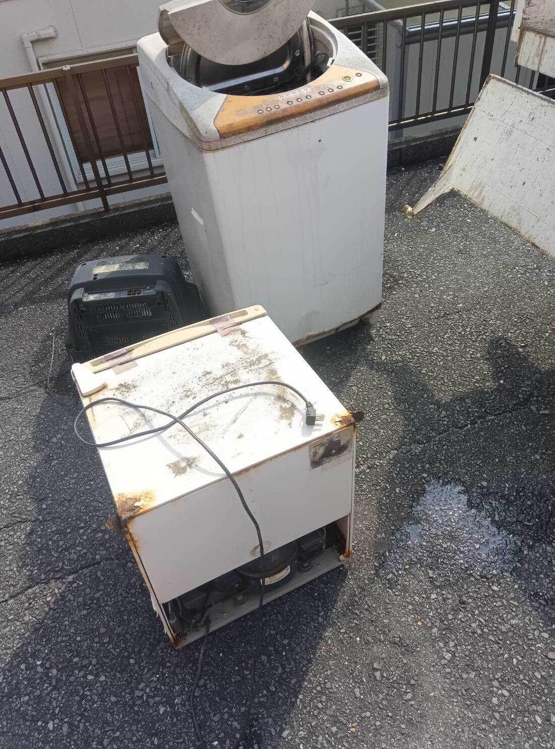 空き家に眠る泥だらけのテレビ、冷蔵庫、洗濯機回収