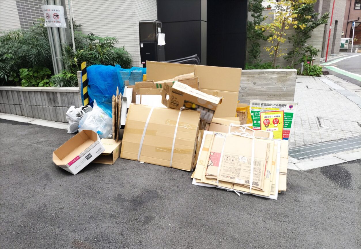 回収場所にある段ボールの写真