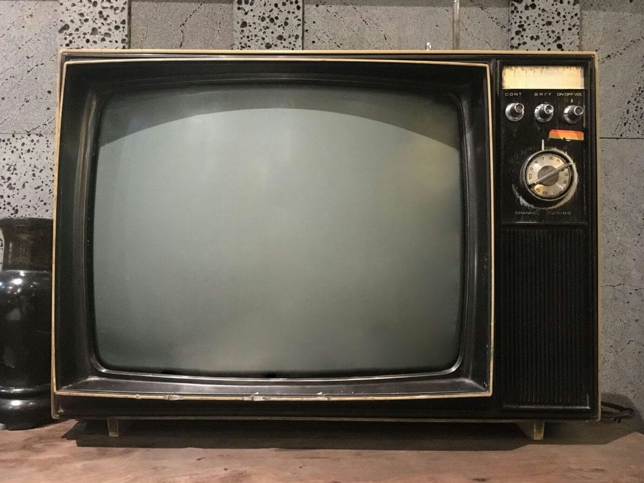 とても古いブラウン管テレビ